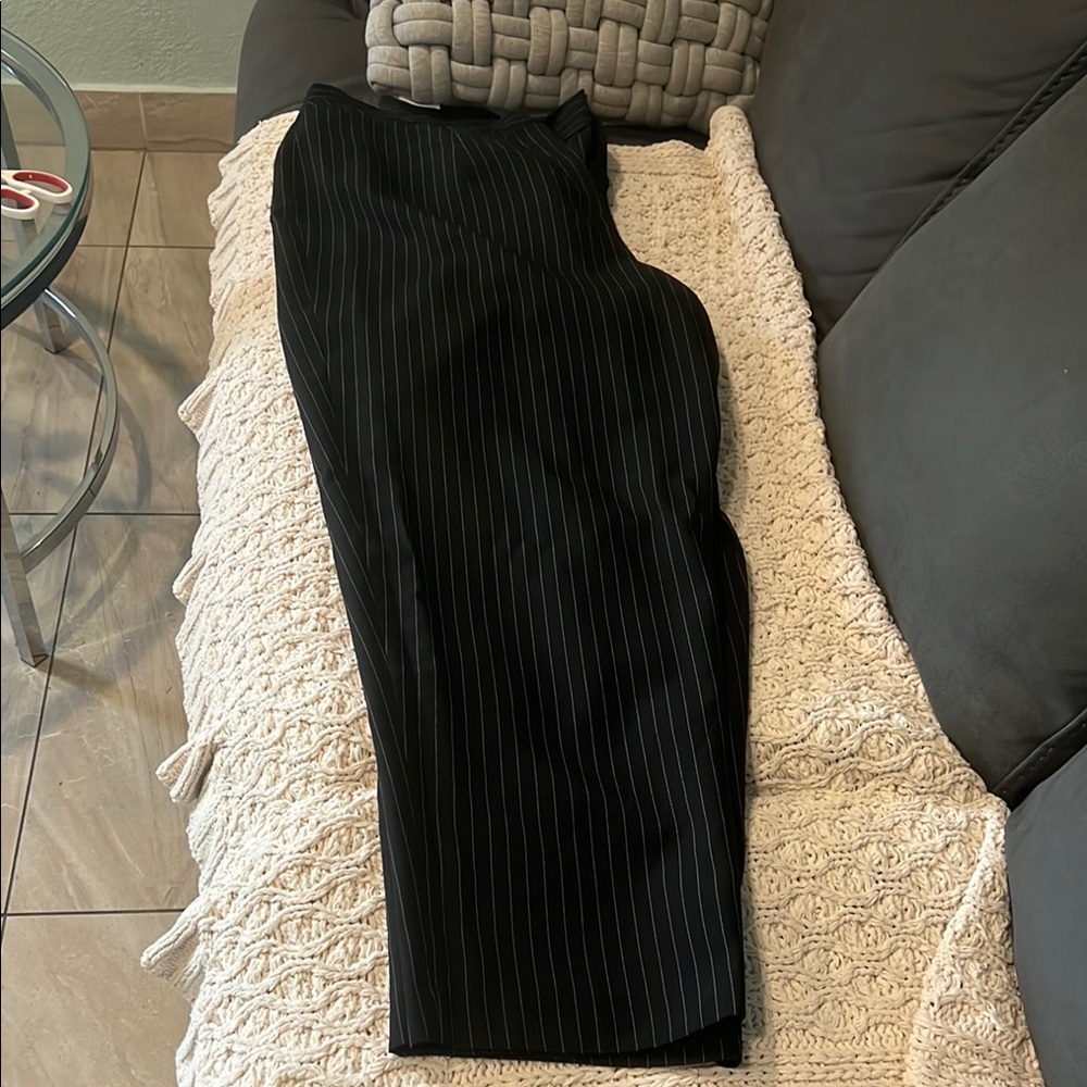 Larry Levine Black Ribbed white striped pants